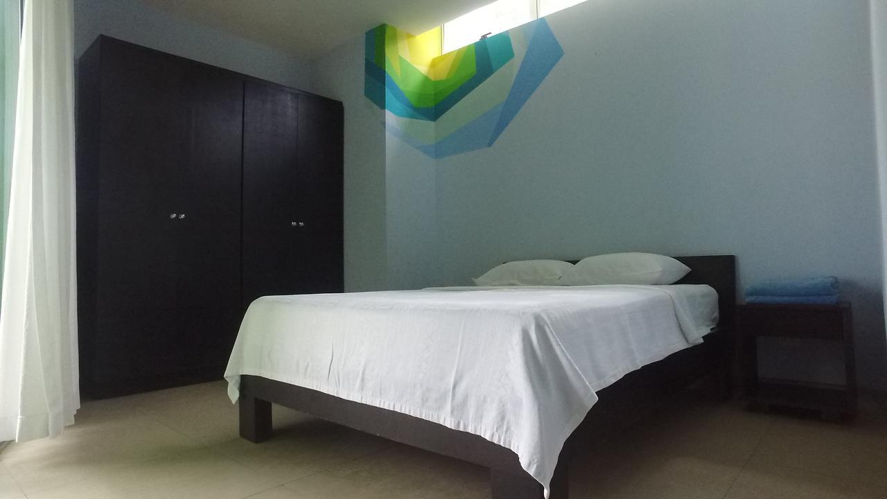 יקו Room2Board Hostel And Surf School מראה חיצוני תמונה