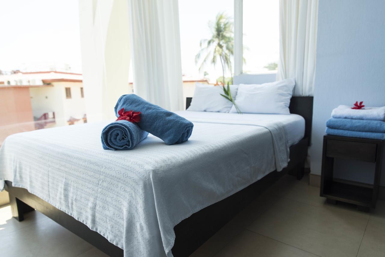יקו Room2Board Hostel And Surf School מראה חיצוני תמונה