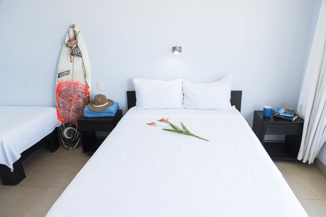 יקו Room2Board Hostel And Surf School מראה חיצוני תמונה