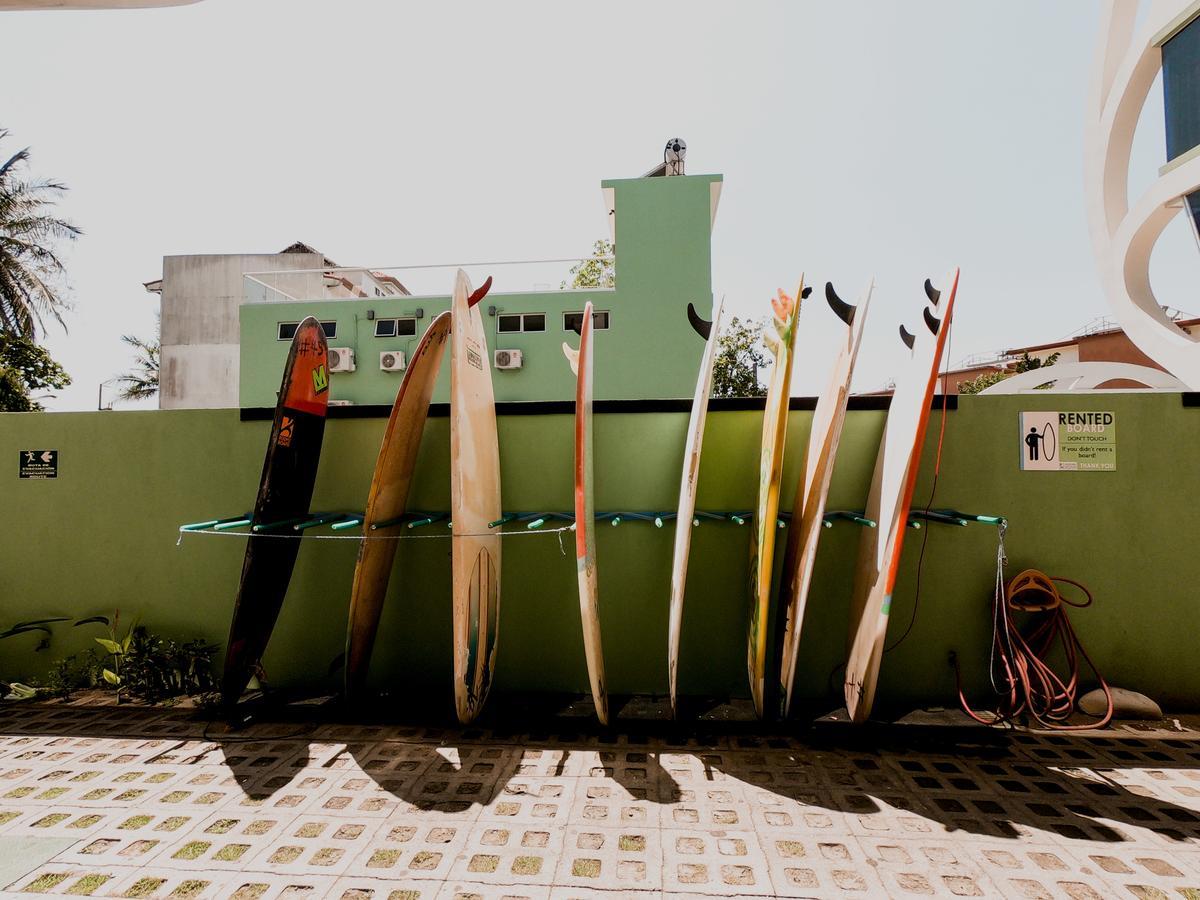 יקו Room2Board Hostel And Surf School מראה חיצוני תמונה