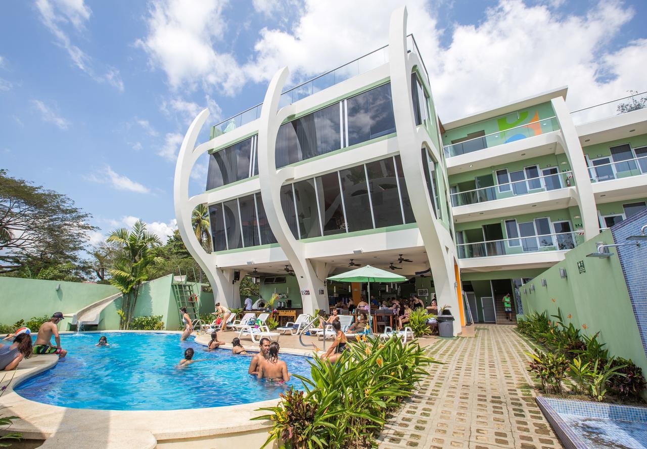 יקו Room2Board Hostel And Surf School מראה חיצוני תמונה