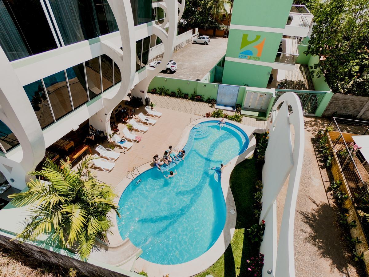 יקו Room2Board Hostel And Surf School מראה חיצוני תמונה