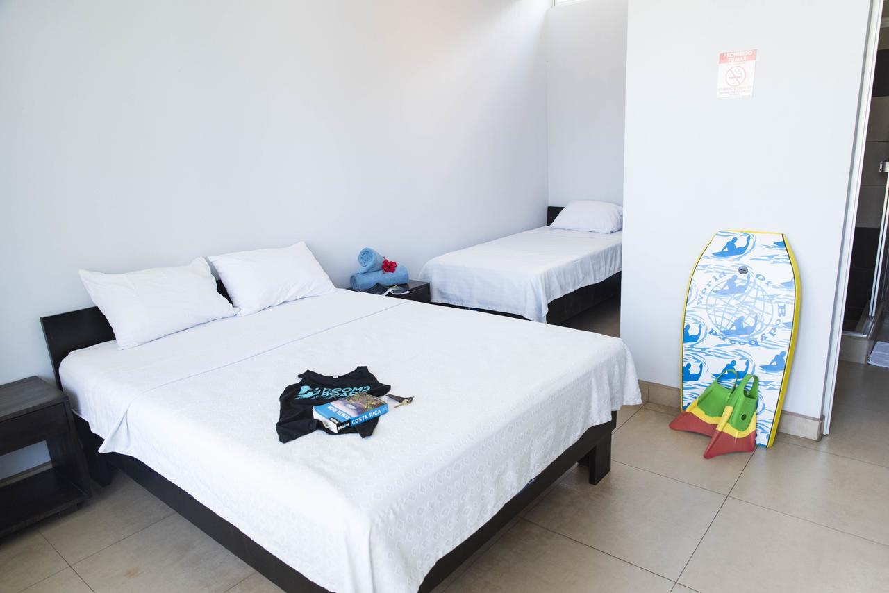 יקו Room2Board Hostel And Surf School מראה חיצוני תמונה