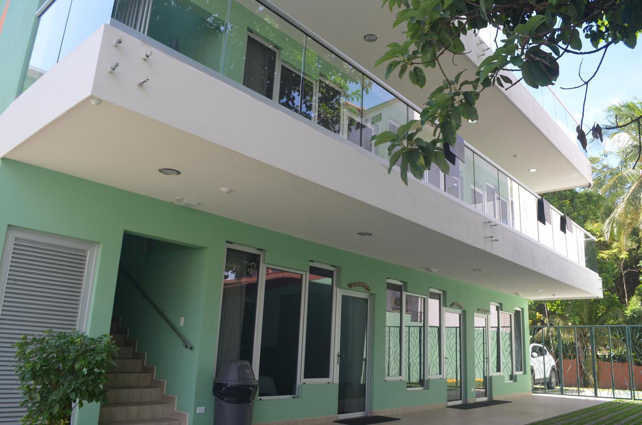 יקו Room2Board Hostel And Surf School מראה חיצוני תמונה