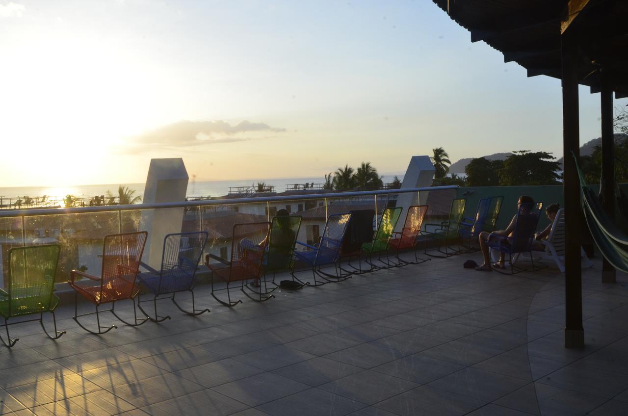 יקו Room2Board Hostel And Surf School מראה חיצוני תמונה