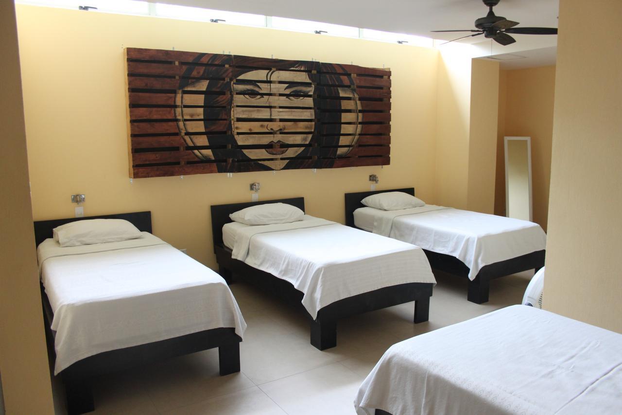 יקו Room2Board Hostel And Surf School מראה חיצוני תמונה