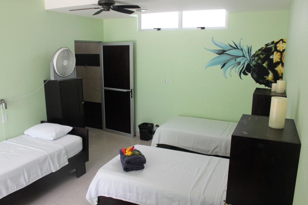 יקו Room2Board Hostel And Surf School מראה חיצוני תמונה