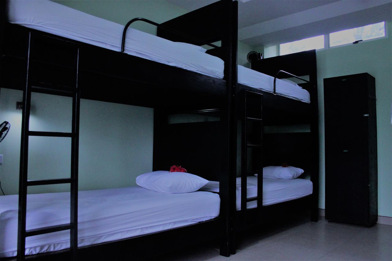 יקו Room2Board Hostel And Surf School מראה חיצוני תמונה