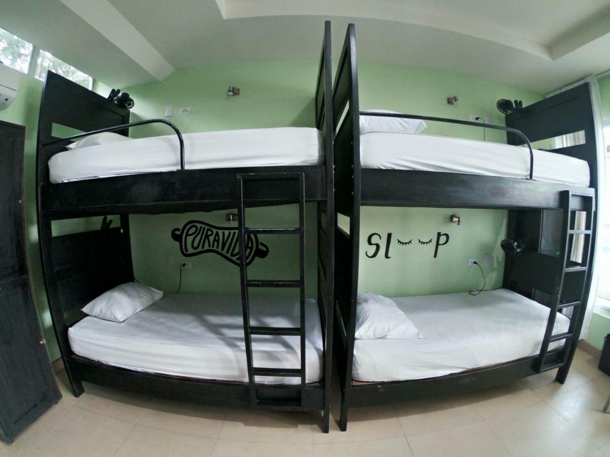 יקו Room2Board Hostel And Surf School מראה חיצוני תמונה