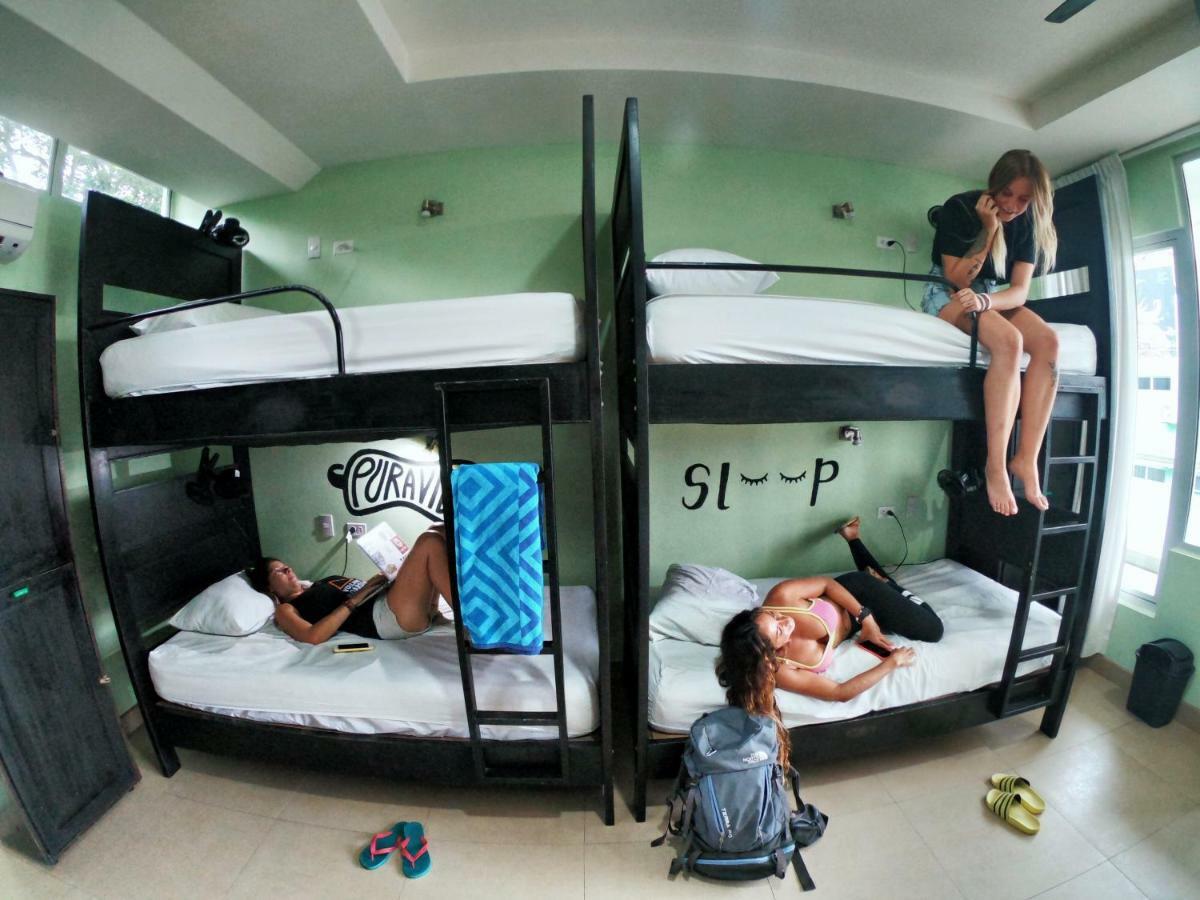 יקו Room2Board Hostel And Surf School מראה חיצוני תמונה